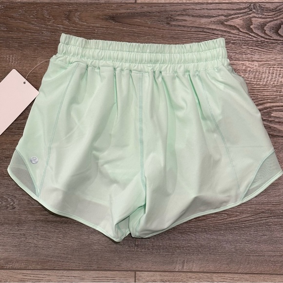 Lululemon Hotty Hot Low-Rise Lined Short 4"
Mint Moment SZ 4 - Picture 6 of 13